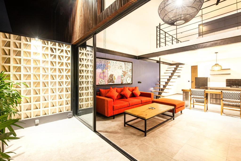 Posezení v ubytování Contemporary Loft 200m From Canggu Shoreline