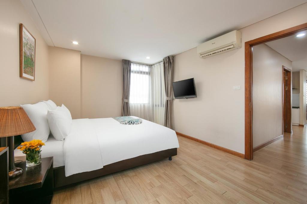HB Serviced Apartment - 121B Quan Hoa - Sala Familiar Con Balcón