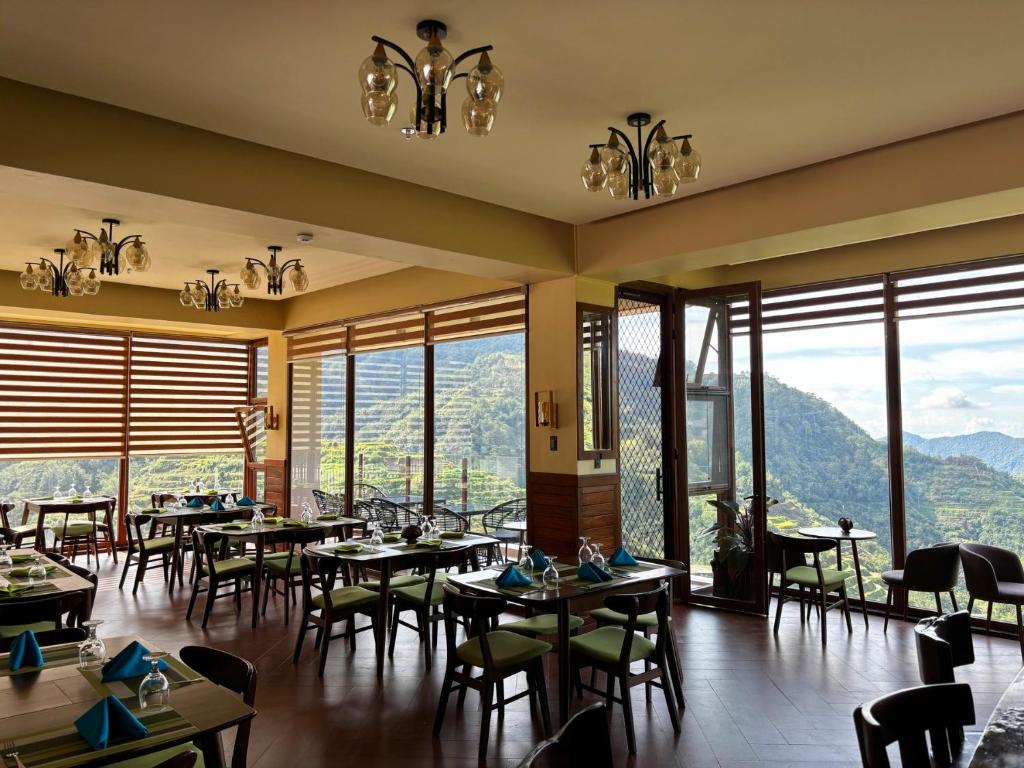 Nespecifikovaný výhled na hory nebo výhled na hory při pohledu z hotelu