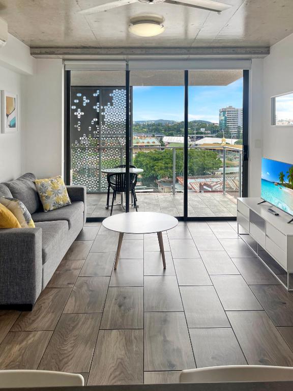 Direct Collective - Pavilion and Governor on Brookes - Resim 20