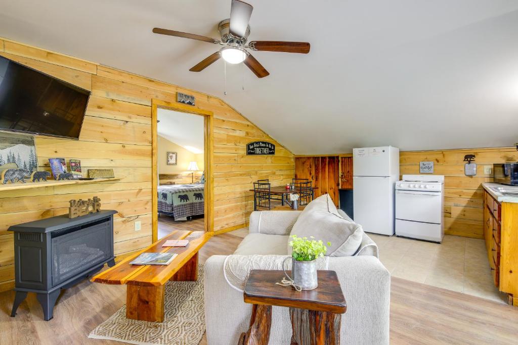 PetFriendly Sevierville Apt with Game Room Access!, Sevierville