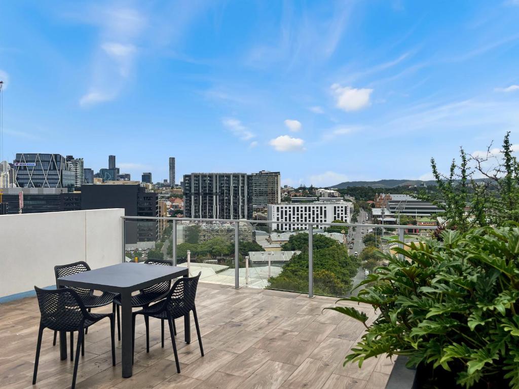 Direct Collective - Pavilion and Governor on Brookes - Resim 25