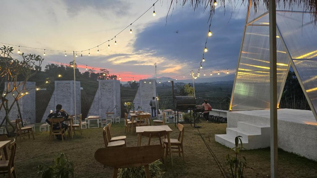 Crazy Steak Resort Glamping Villa, Batu (updated prices 2024)
