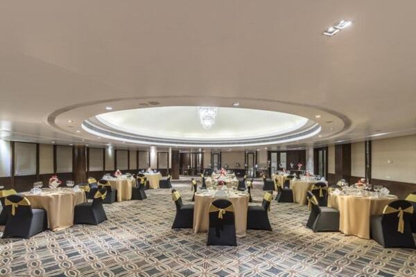 Restaurace v ubytování Golden Tulip Chandigarh, Panchkula