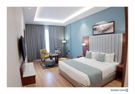 Postel nebo postele na pokoji v ubytování Golden Tulip Chandigarh, Panchkula