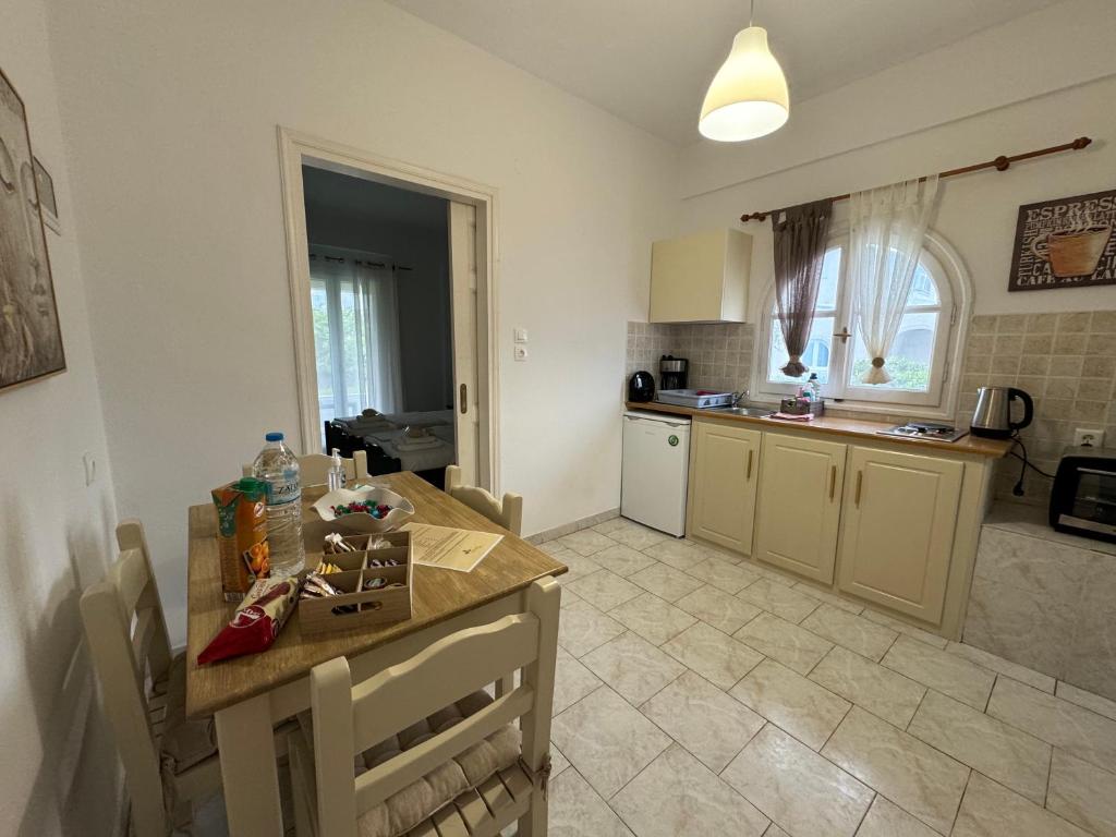 Kuchyň nebo kuchyňský kout v ubytování Sungate Villas