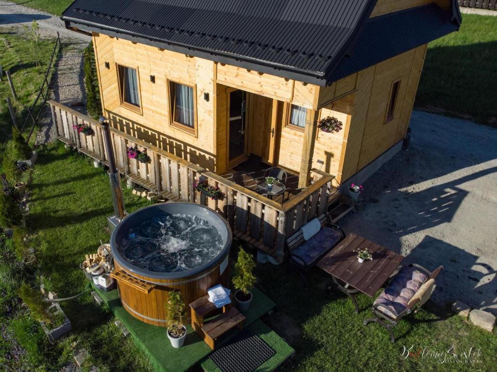 an aerial view of a tiny house with a hot tub at Domek u Hanci z balia na wyłączność in Ząb