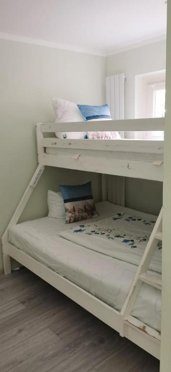 Postel nebo postele na pokoji v ubytování Ruhige Wohnung, citynah und kinderfreundlich