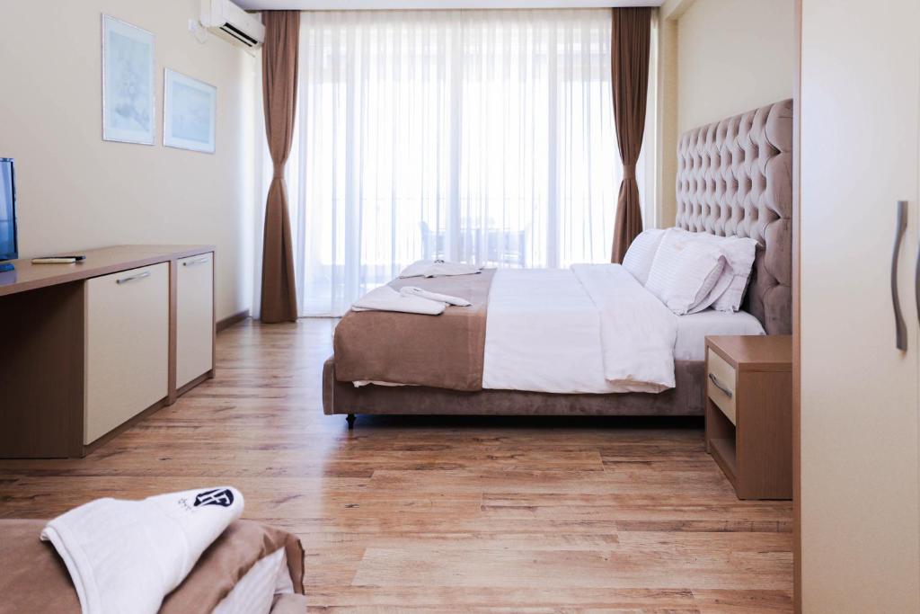 Postel nebo postele na pokoji v ubytování Hotel Frojd - Beach Front Resort