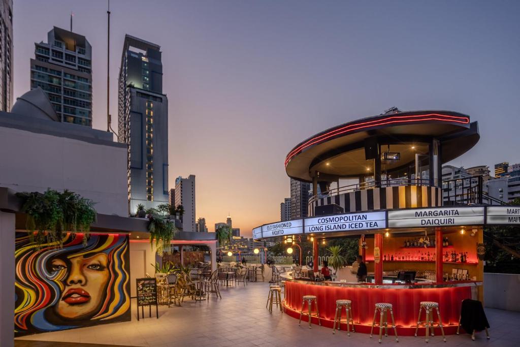 Radisson Suites Bangkok Sukhumvit - Resim 7