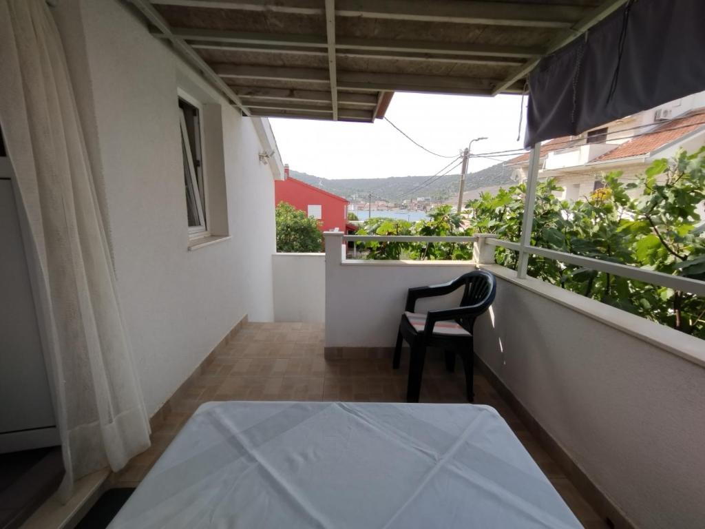 Balkón alebo terasa v ubytovaní Apartment in Vinišce with Terrace, Air condition, WIFI (4756-2)