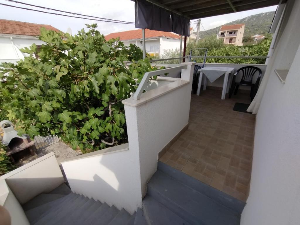 Posedenie v ubytovaní Apartment in Vinišce with Terrace, Air condition, WIFI (4756-2)