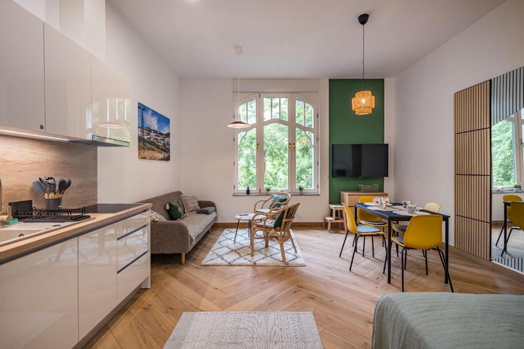 Kuchyň nebo kuchyňský kout v ubytování Stafétaház Apartmanok
