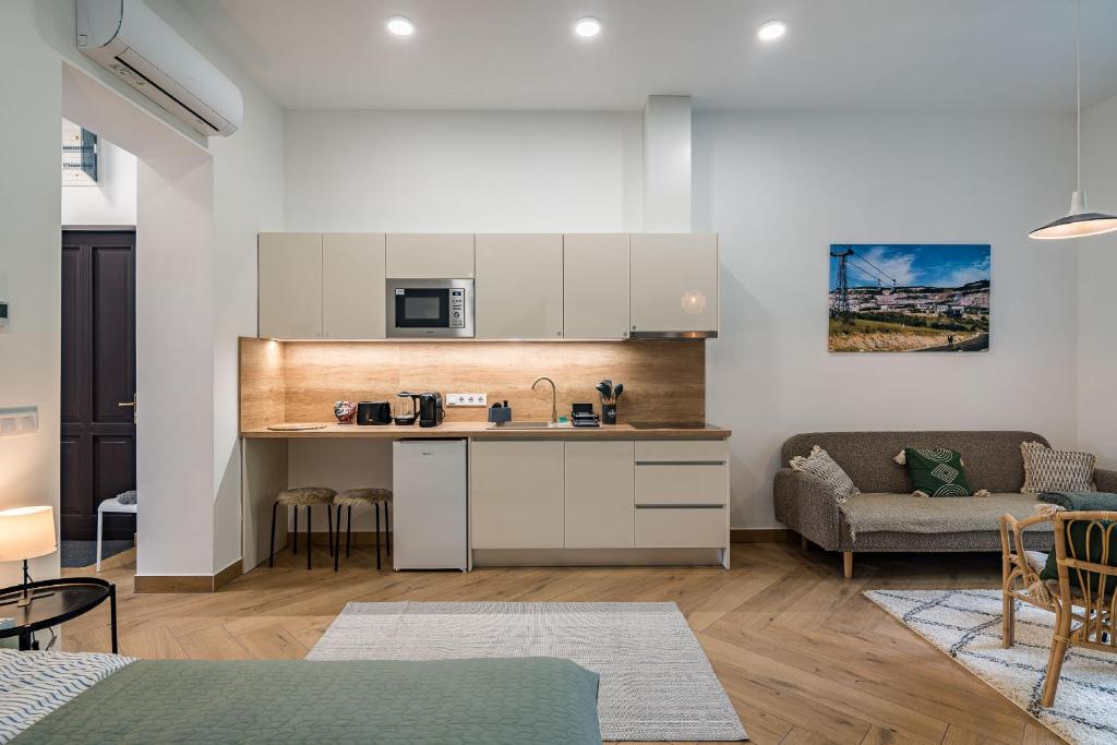 Kuchyň nebo kuchyňský kout v ubytování Stafétaház Apartmanok