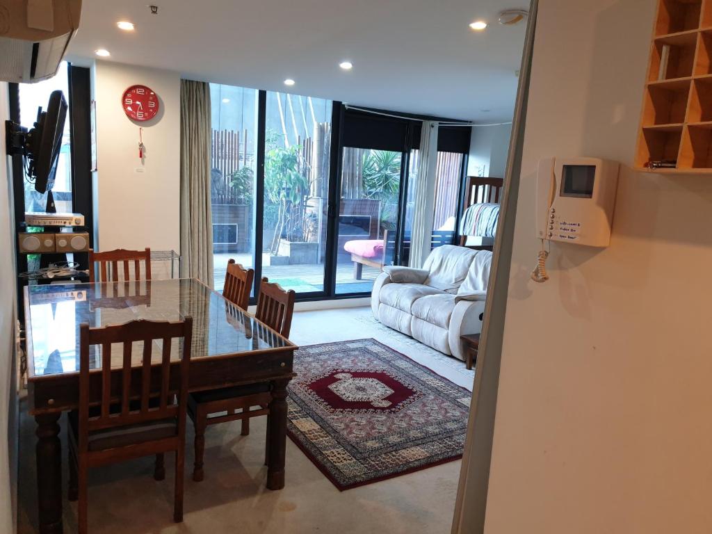 Luxury Apartment Next to Melbourne Central Large Private Balcony with ... - Luxury Flat With Private Rooftop Balcony