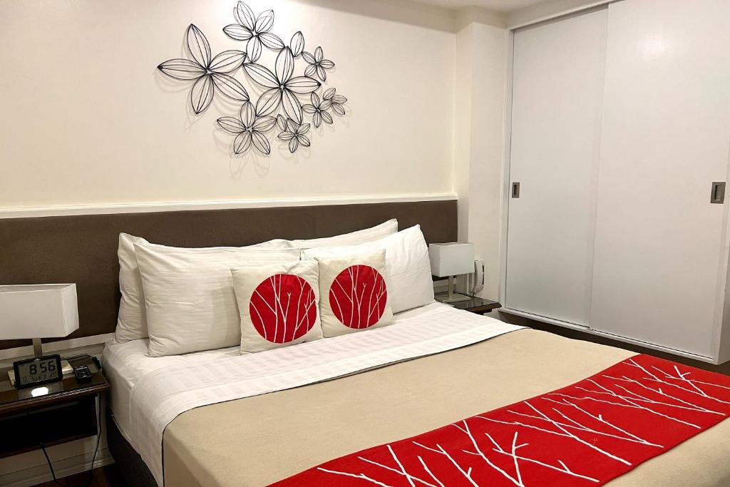Postel nebo postele na pokoji v ubytování Khotel near T3 Airport