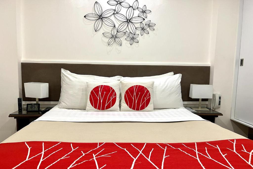Postel nebo postele na pokoji v ubytování Khotel near T3 Airport