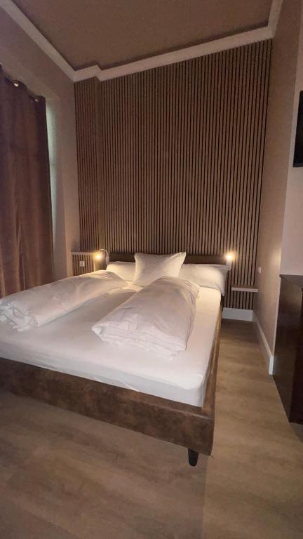 Postel nebo postele na pokoji v ubytování Nu Wave Hotel Berlin - Digital Check-In 2025