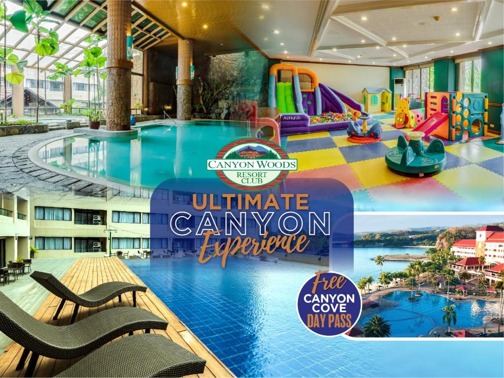 uma grande piscina interior com um parque aquático em Canyon Woods Resort Club Tagaytay em Tagaytay