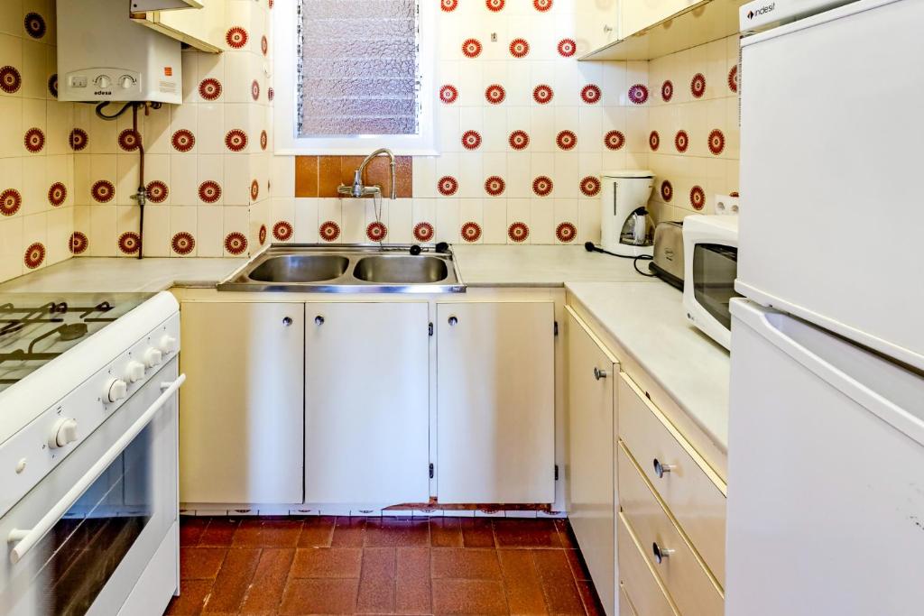 Kuchyň nebo kuchyňský kout v ubytování Port Llançà 30 - apartamento primera línea mar
