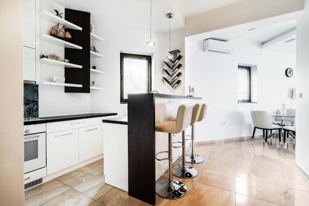 Kuchyň nebo kuchyňský kout v ubytování Przno Apartments by In Property