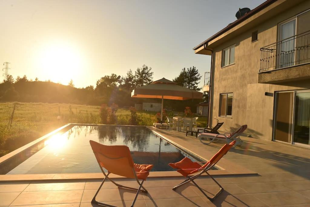 Bazén v ubytování 3 Bedroom Villa with private pool nebo v jeho okolí
