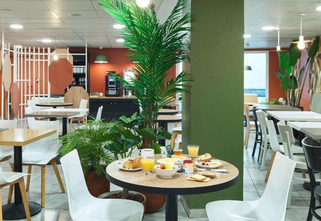 B&B HOTEL Paris Porte de la Villette - Resim 11