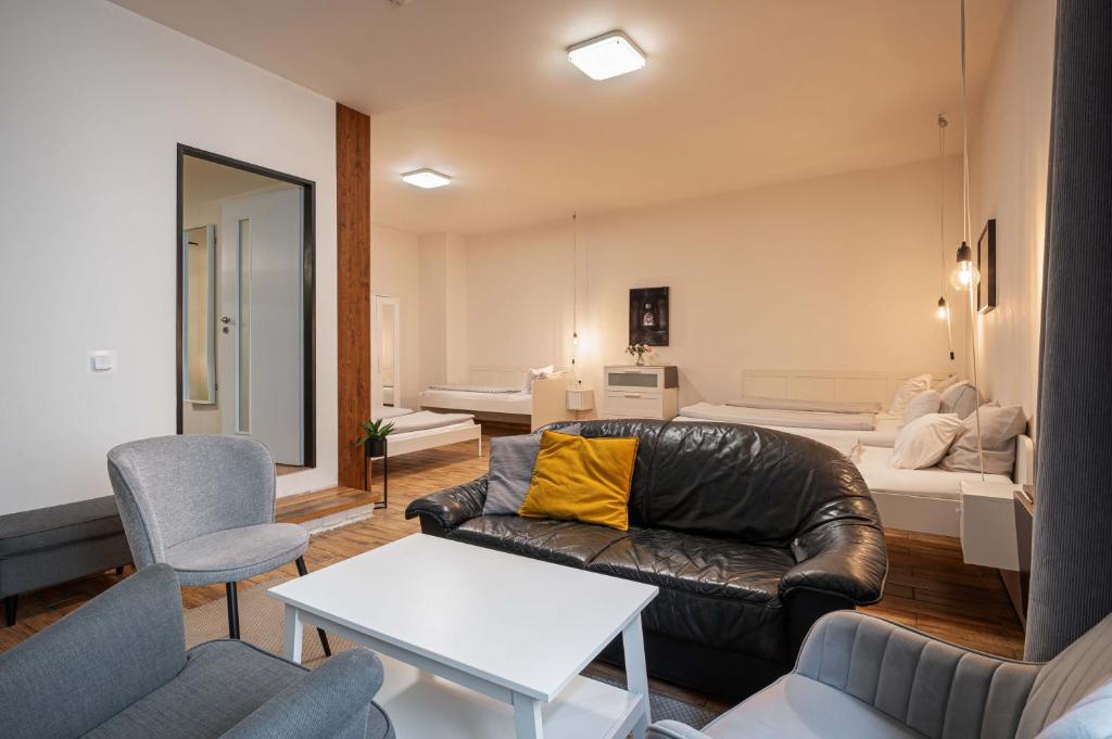 Postel nebo postele na pokoji v ubytování Bohem Prague Hotel