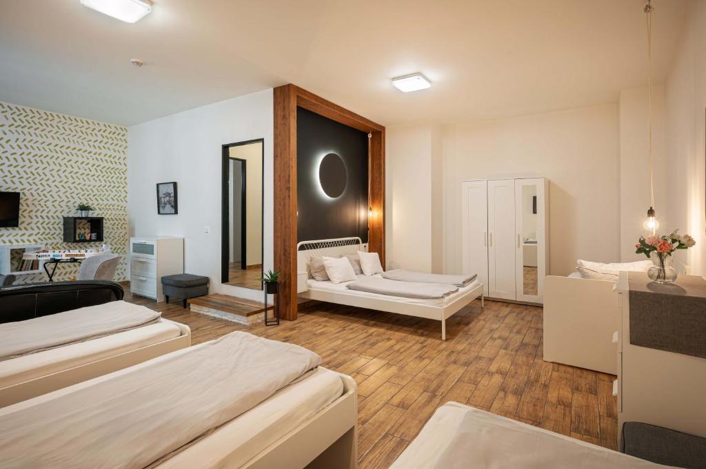 Postel nebo postele na pokoji v ubytování Bohem Prague Hotel
