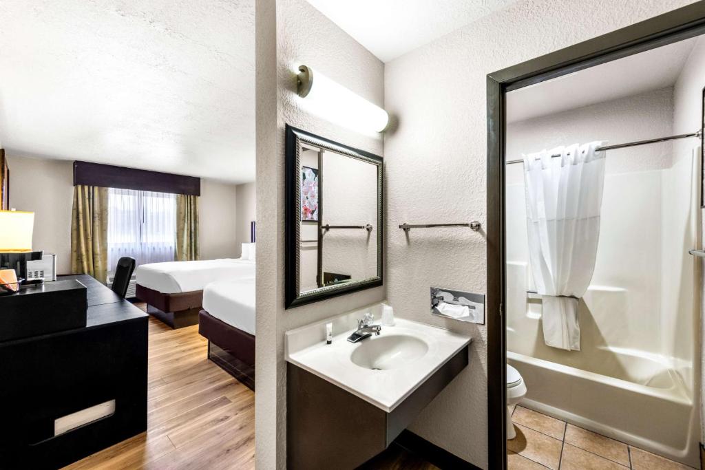 Americas Best Value Inn Marquette - Quarto Queen Standard Com 2 Camas Queen-Size