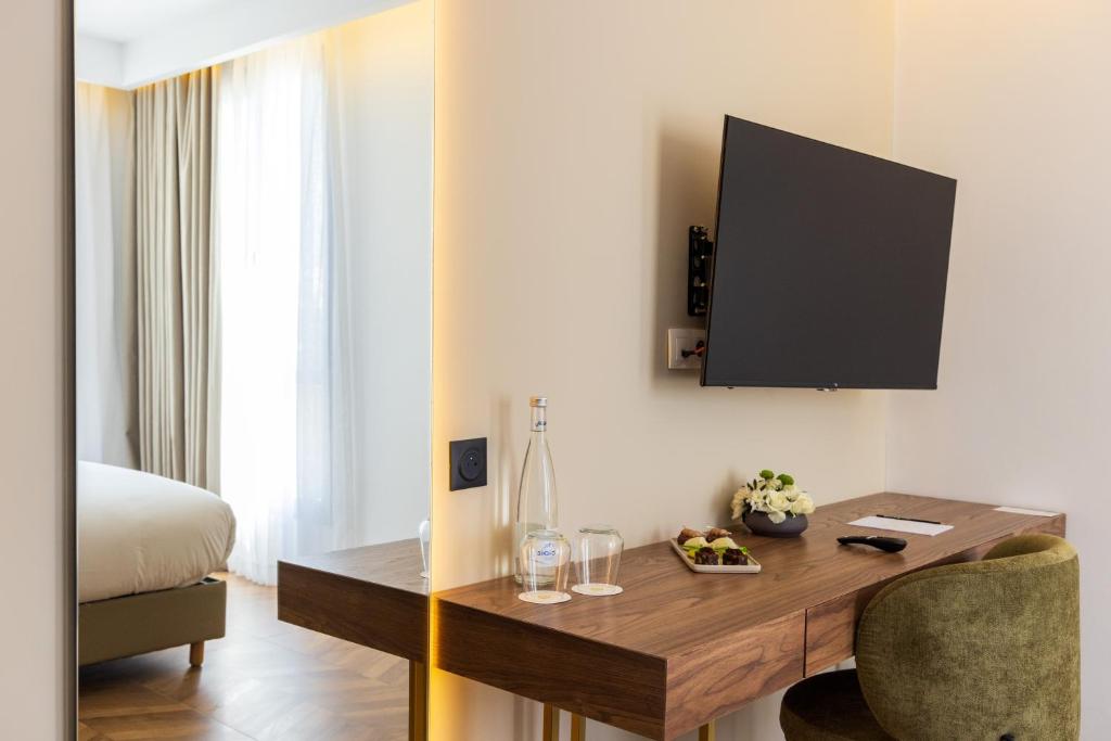 Μια τηλεόραση ή/και κέντρο ψυχαγωγίας στο DIAGONAL HOTEL