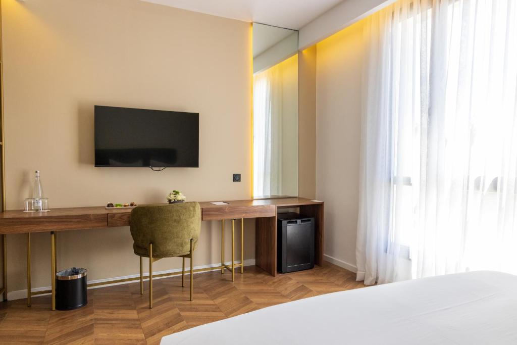 Μια τηλεόραση ή/και κέντρο ψυχαγωγίας στο DIAGONAL HOTEL