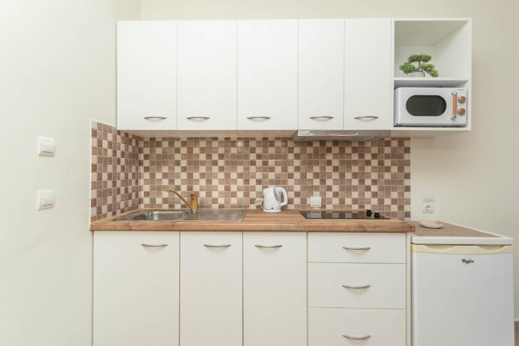 Kuchyň nebo kuchyňský kout v ubytování Dora's Apartments