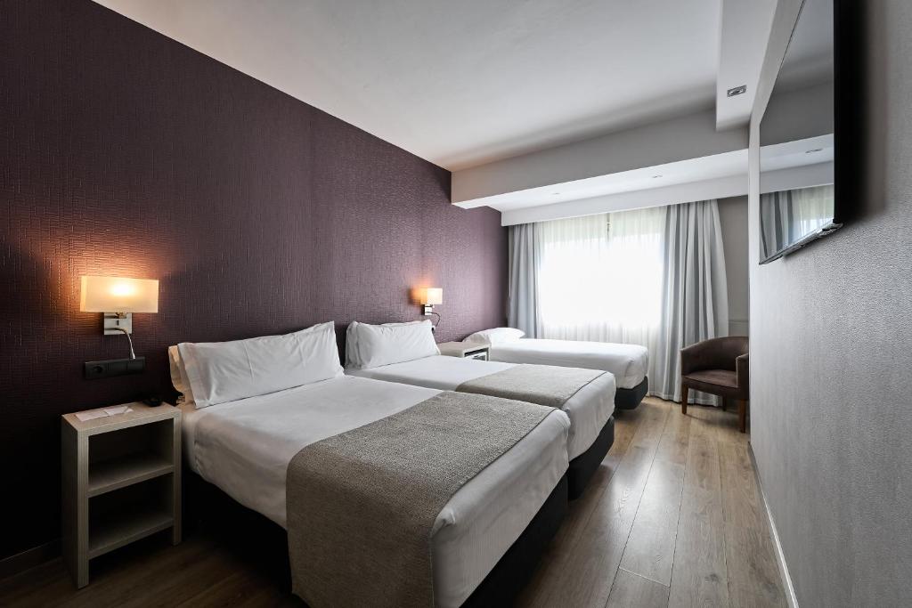 
Triple Room (3 Adults)
