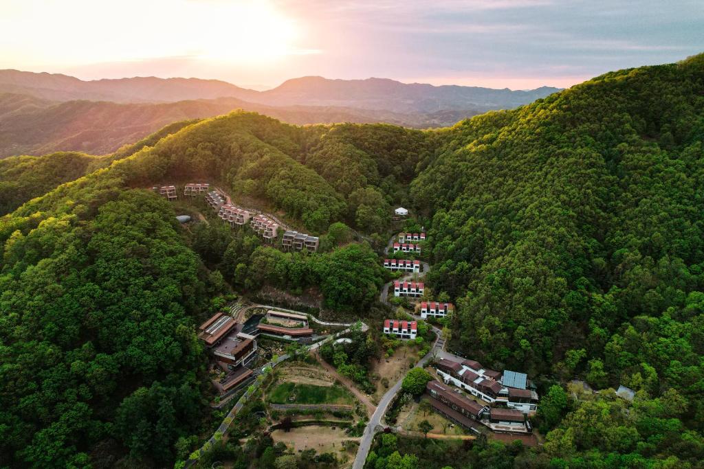 Letecký snímek ubytování Healience Village