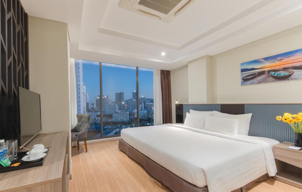 Junior Suite Twin with Sea View and Balcony