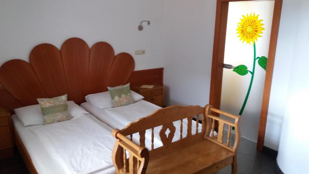 Ein Bett oder Betten in einem Zimmer der Unterkunft Frühstückspension Wahl