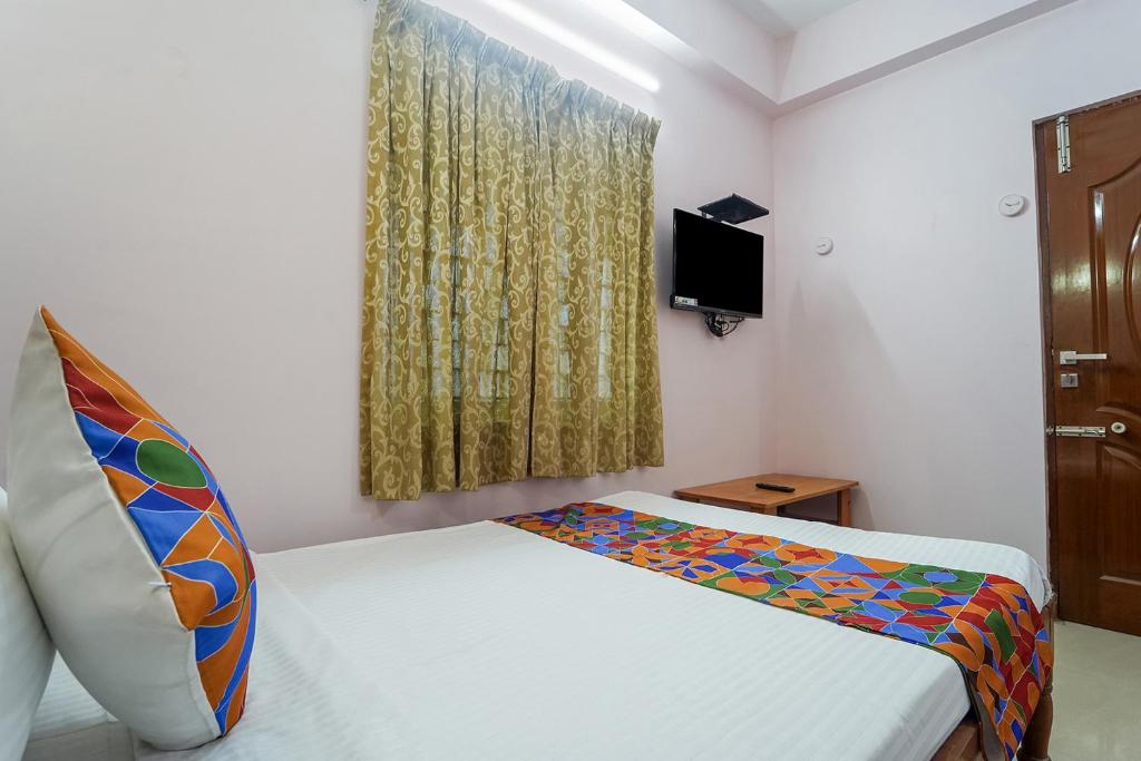 Postel nebo postele na pokoji v ubytování FabHotel Terra - Nr Madras Medical Mission Hospital, Mogappair