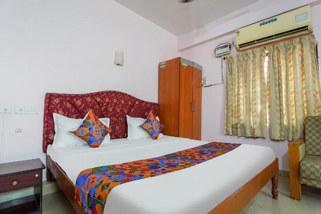 Postel nebo postele na pokoji v ubytování FabHotel Terra - Nr Madras Medical Mission Hospital, Mogappair