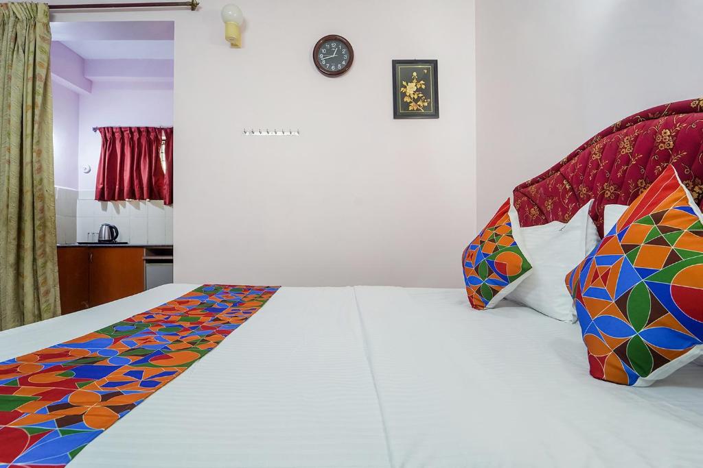Postel nebo postele na pokoji v ubytování FabHotel Terra - Nr Madras Medical Mission Hospital, Mogappair