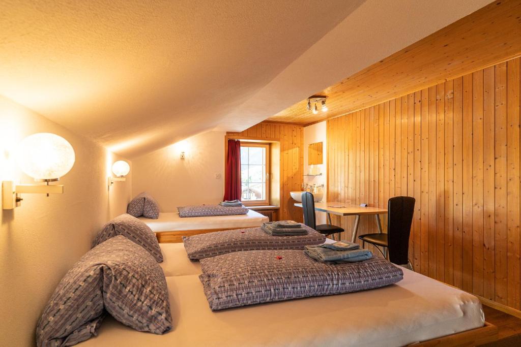 Postel nebo postele na pokoji v ubytování Gasthaus Edelweiss