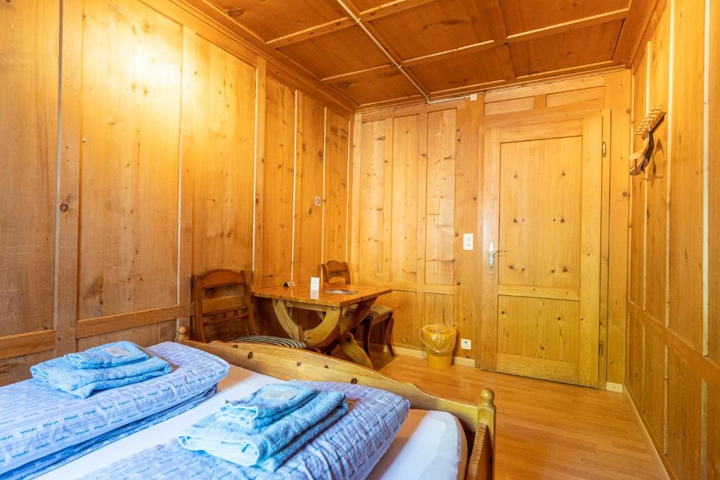 Postel nebo postele na pokoji v ubytování Gasthaus Edelweiss