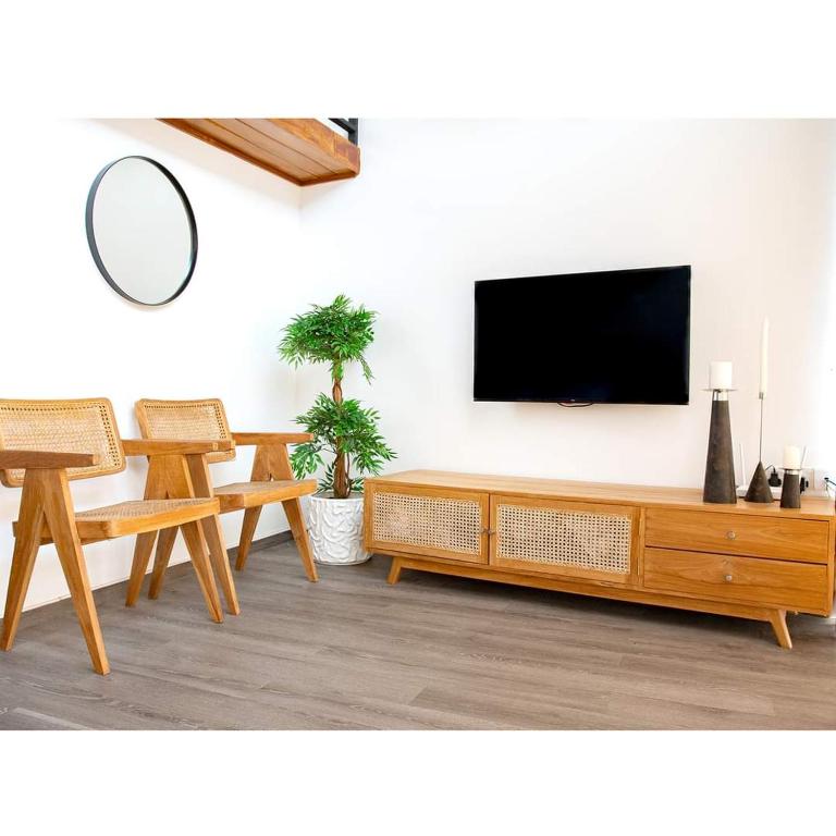 TV a/nebo společenská místnost v ubytování Waterfall Villa by Opulence