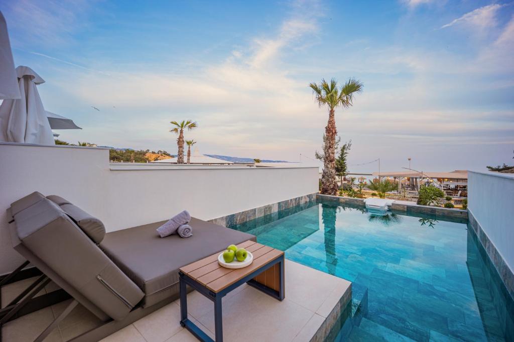 Trypiti Resort Blue Dream Palace and Hive Water Park - Suite With Private Pool