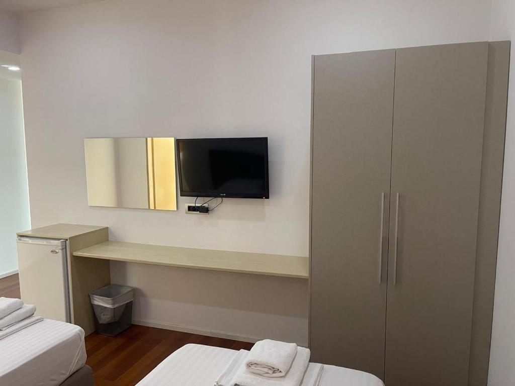 Postel nebo postele na pokoji v ubytování Nemesis Hotel