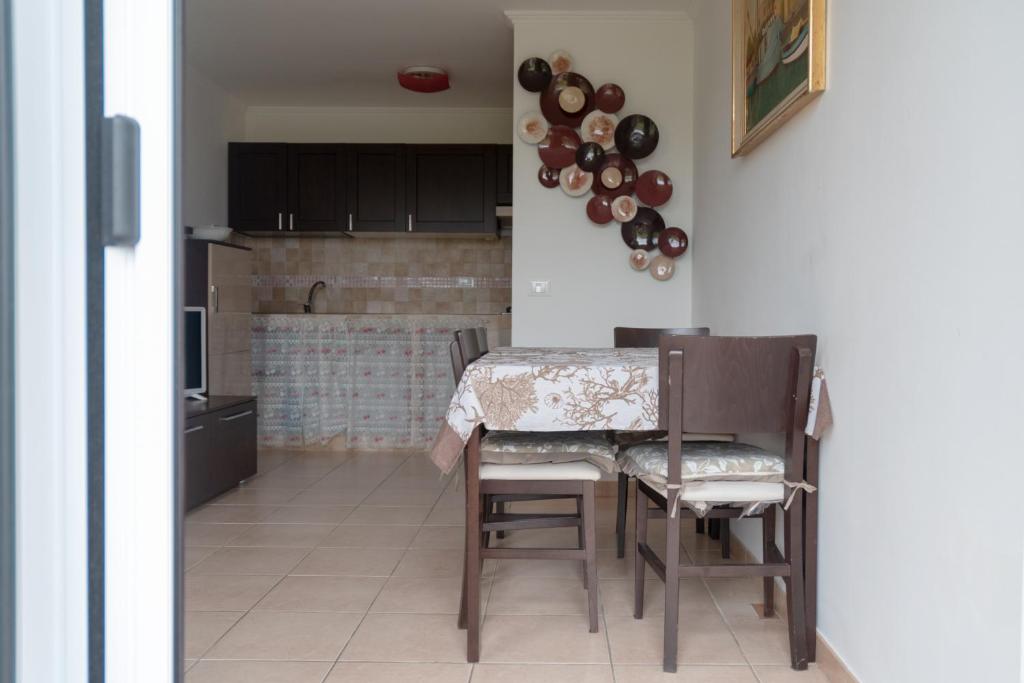 I Lecci Guesthouse - Appartement Avec Balcon