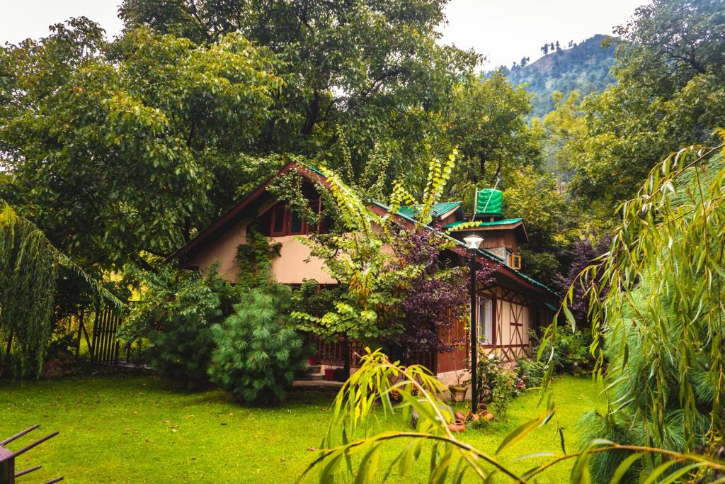 Maryam Cottage in Pahalgam by kashmir travelogue - Housity