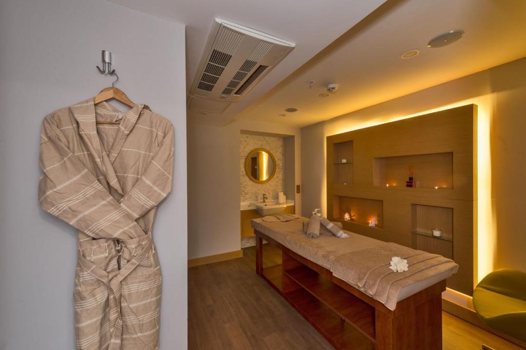 رزرو هتل، هتل Boursier 1 & Spa