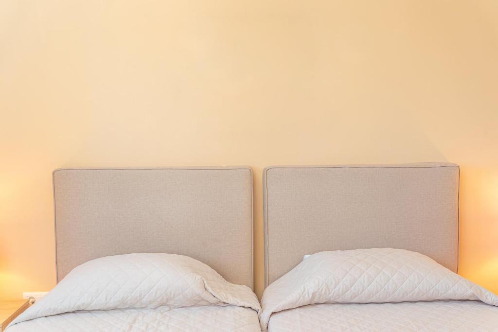 Posteľ alebo postele v izbe v ubytovaní Mariel House Fiskardo Kefalonia