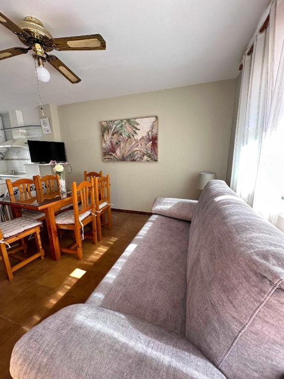 Telewizja i/lub zestaw kina domowego w obiekcie Dúplex Playa Sol Ostra